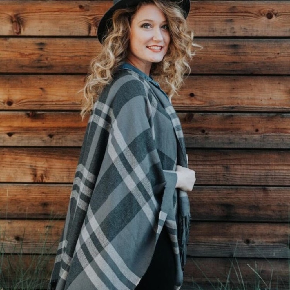 SiiZu Poncho Wrap Causbox